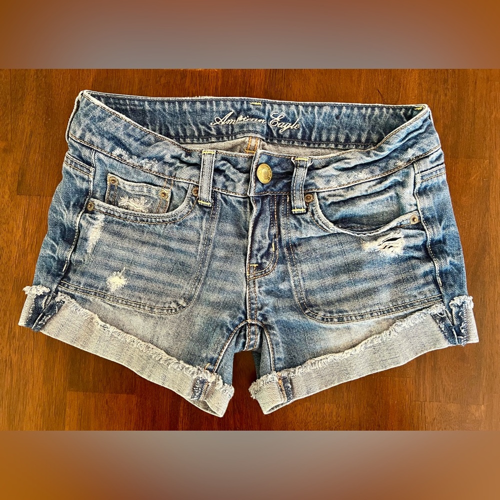 American Eagle Cuffed Distressed Denim Low Rise Shorts Women’s Size 0